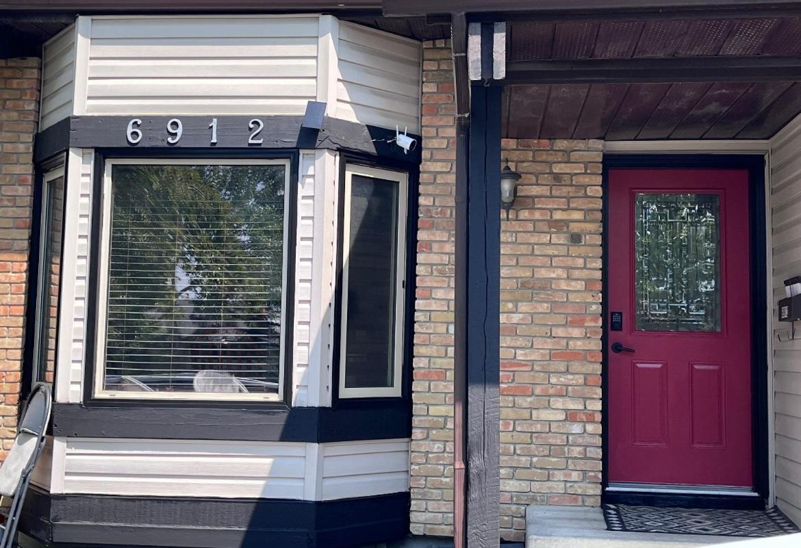 Gorgeous House&30 Second Bus Station Close C-Train& Free Parking YYC Dış mekan fotoğraf
