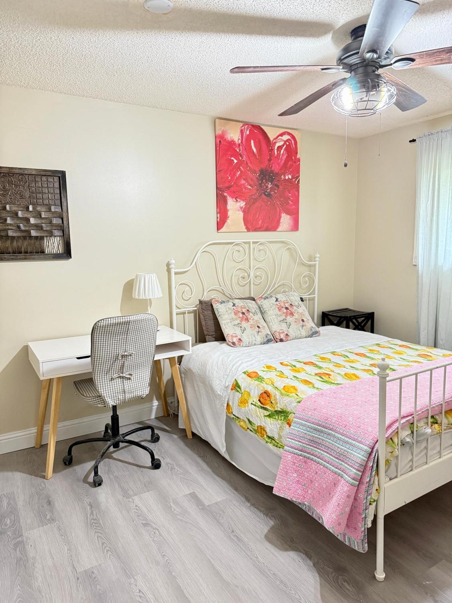 Gorgeous House&30 Second Bus Station Close C-Train& Free Parking YYC Dış mekan fotoğraf